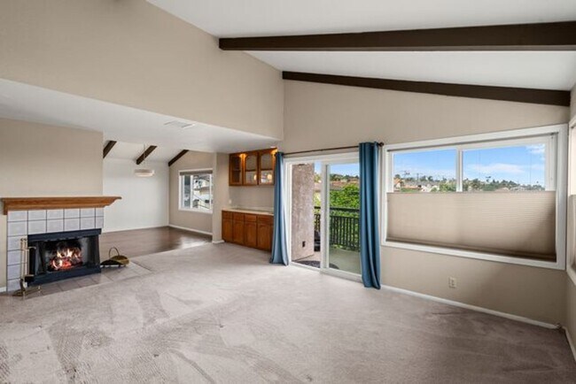 Building Photo - Top Floor Harbor View Condo 2 bed-2 bath