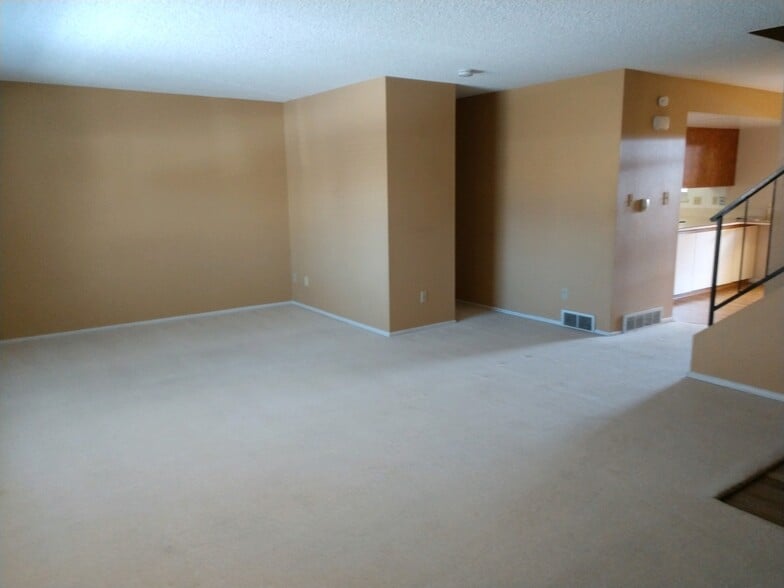 Living room - 9168 E Nassau Ave