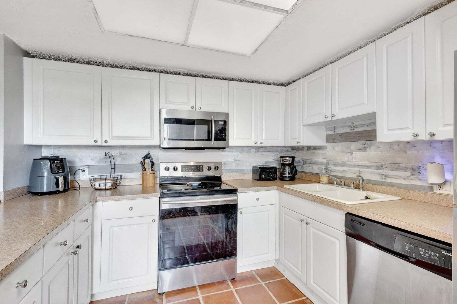 Building Photo - 1586 Shaker Cir