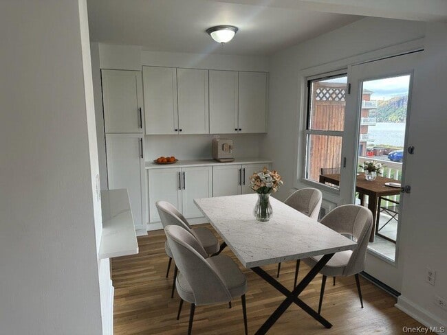 Building Photo - 31 Maple Ave