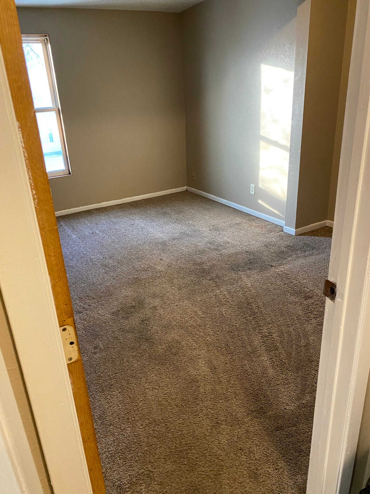Building Photo - 3006 Emerson Avenue N #2