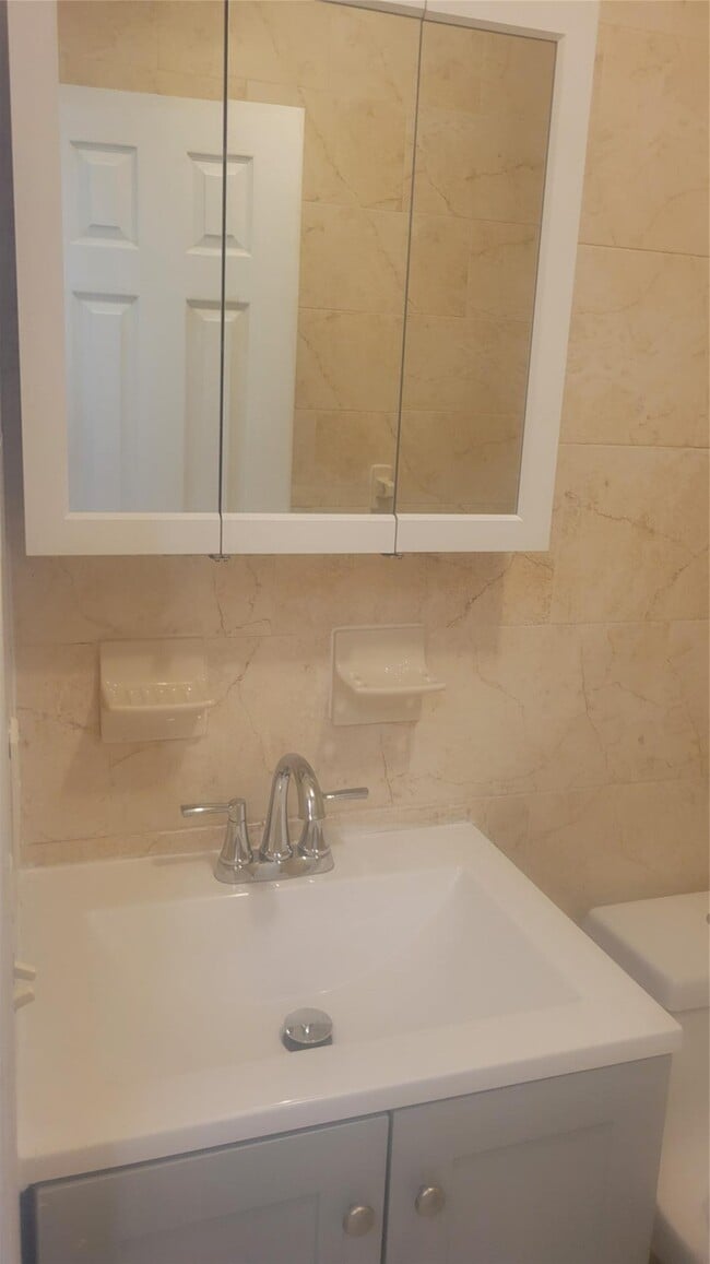 Building Photo - 361 Herzl St