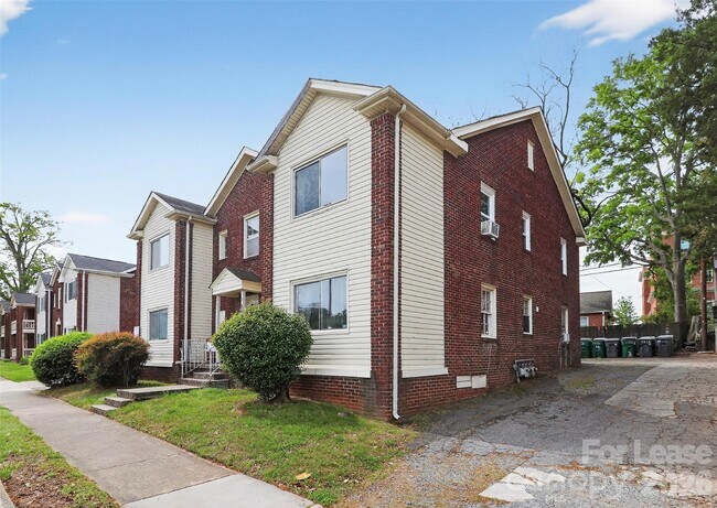 Building Photo - 1418 Park Dr