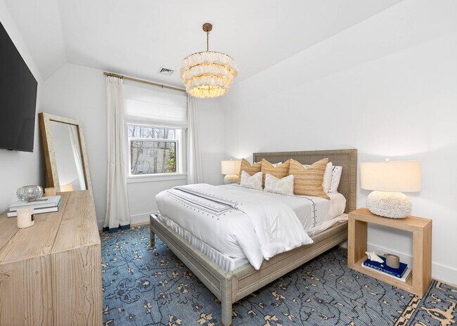 Building Photo - 17 Bayview Rd