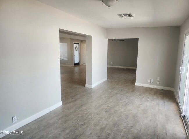Building Photo - 8826 E Altadena Ave