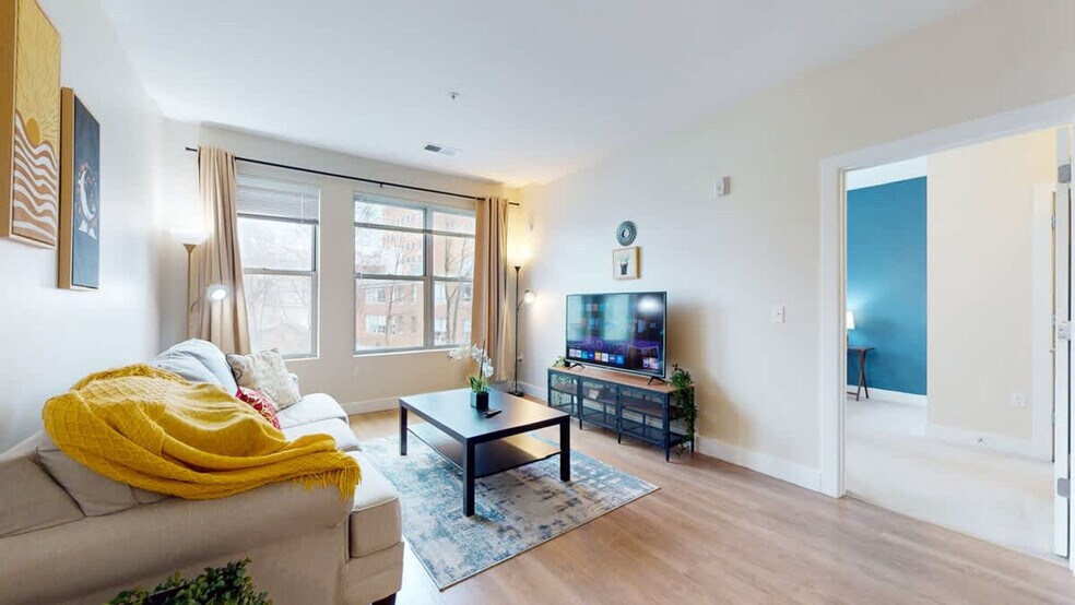 Building Photo - 545 Bedford St