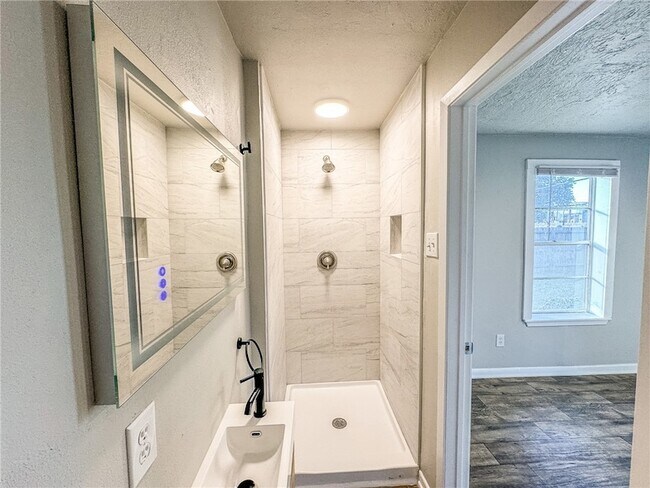 Building Photo - 1111 Georgia St