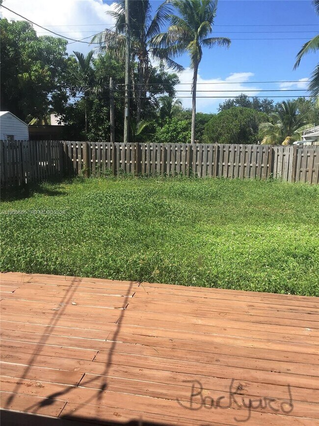 Building Photo - 1527 Adams St