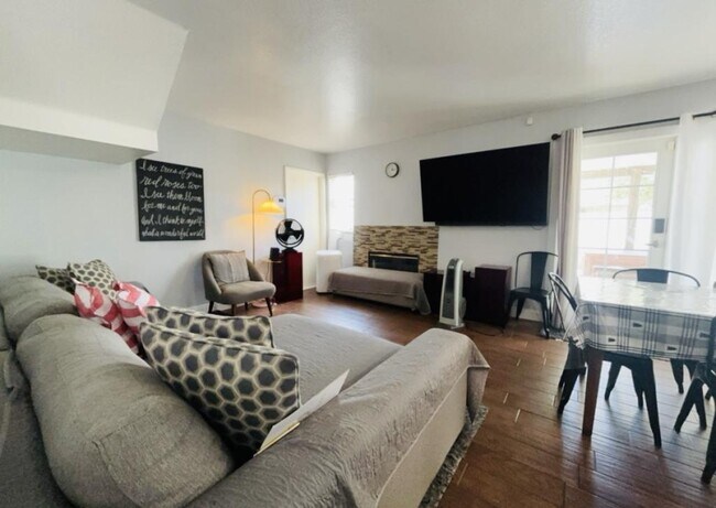 Building Photo - 15425 Brasa Ln