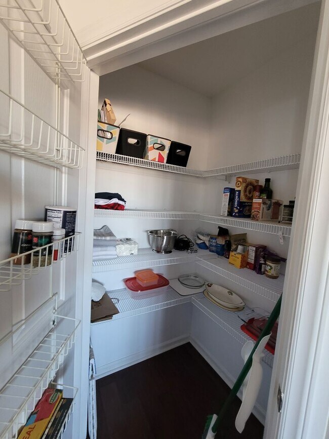 Building Photo - Welcome to our stunning 3-bedroom, 2-bathroom condo located in the beautiful city of Wilmington, NC.