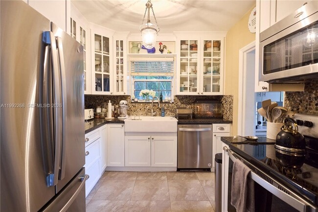 Building Photo - 5755 Devonshire Blvd