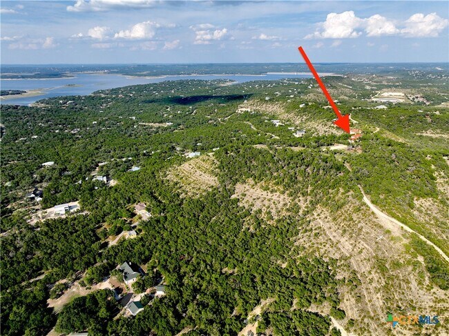 Building Photo - 2000 Village Oak