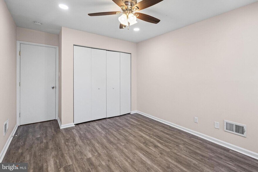Building Photo - 2217 Linden Ave