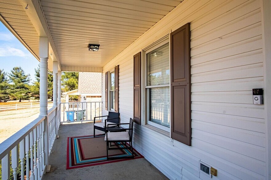 Building Photo - 304 Twin Oak Dr