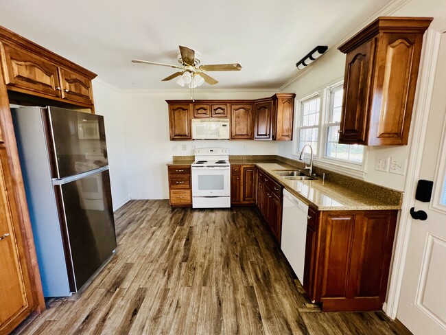 Building Photo - 1813 Alpine Dr