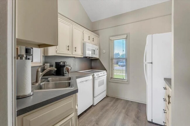 Building Photo - Comfortable Living in Frenship ISD