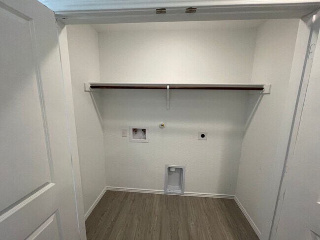 Building Photo - Beautiful 4 bedroom, 2 bathroom Home in Vida near Texas A&M San Antonio!