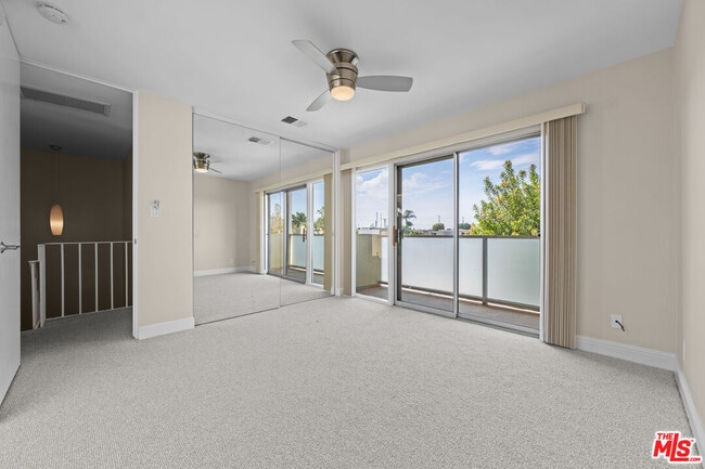 Building Photo - 4118 Del Mar Ave