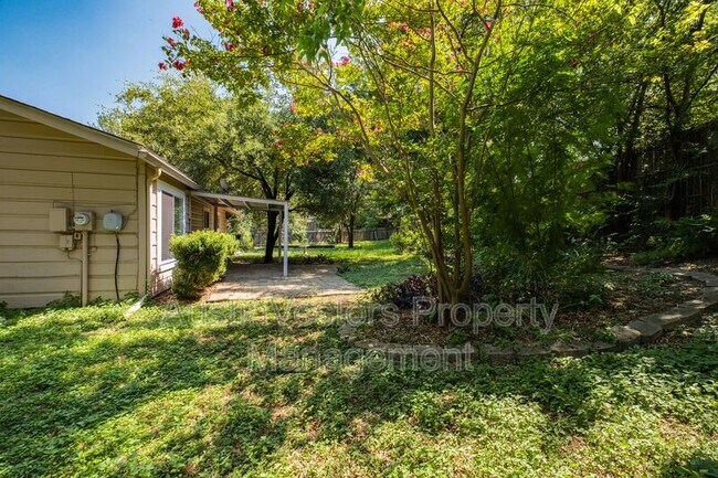 Building Photo - 8600 Clarewood Cir