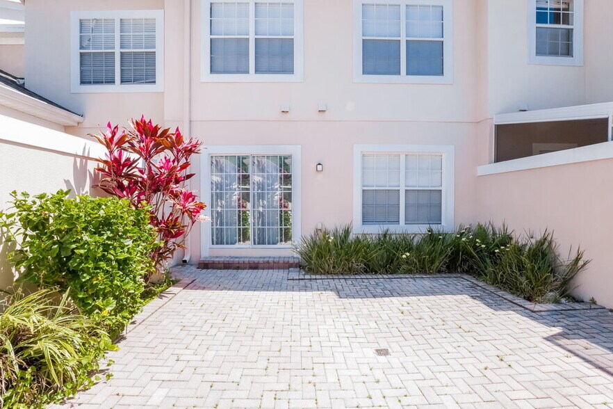 Building Photo - 8749 Silk Bay Pl