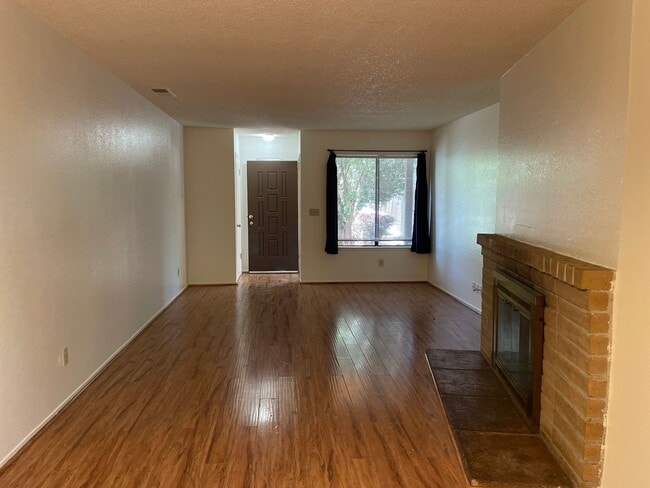 Building Photo - 4830 Suncrest Way