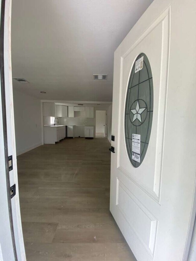 Building Photo - BEAUTIFUL HOME IN HOUSTON. MOVE IN READY!.