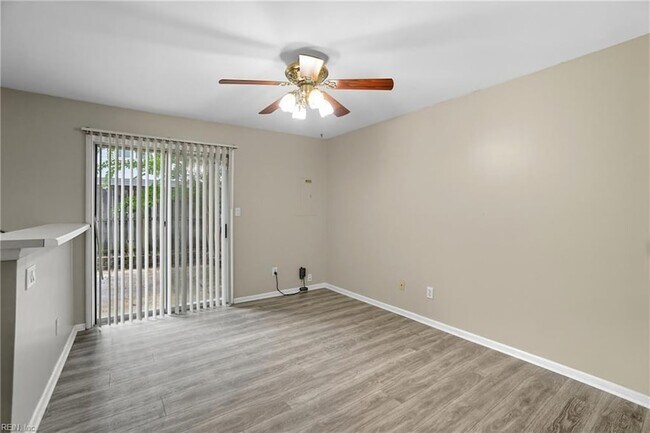 Building Photo - 716 Aylesbury Dr