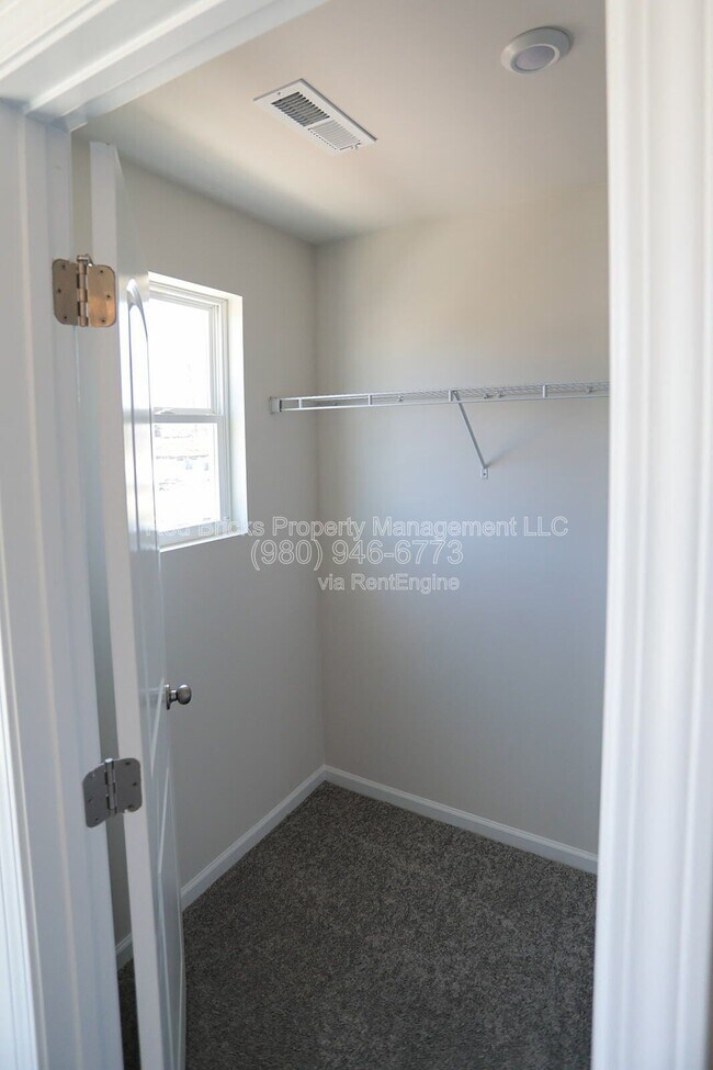 Building Photo - 230 Winston Ln