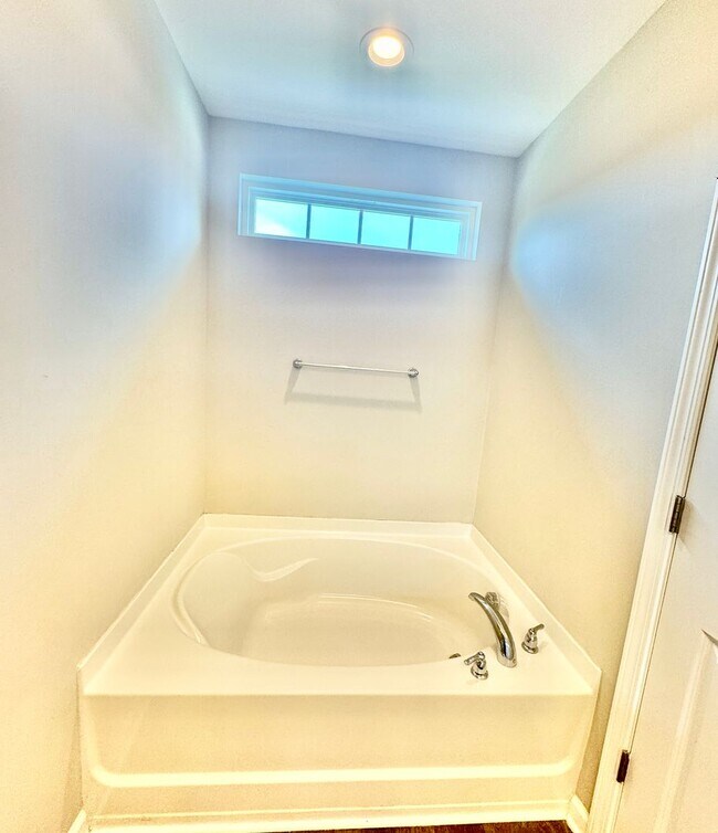 Building Photo - 3 Bed 2 Bath Townhome Located in Cokers Commons in Goose Creek!