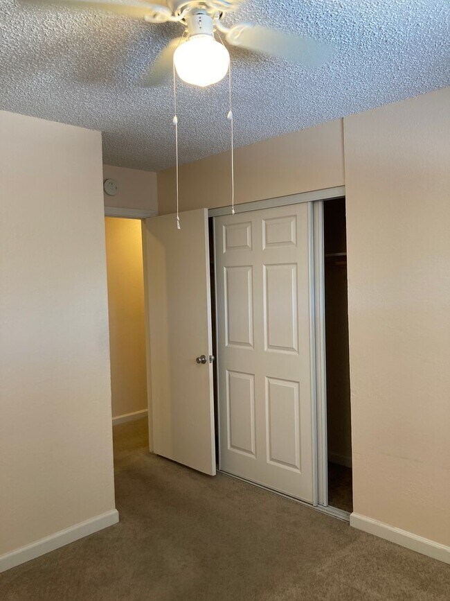 Building Photo - **READY FOR MOVE IN** 3 Bedroom/2 Bath Single Story Home