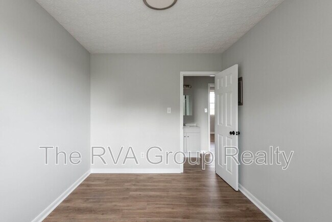 Building Photo - 3807 Woodlawn St