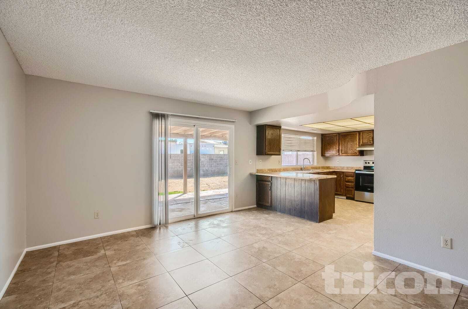 Building Photo - 4201 W Sunnyside Ave