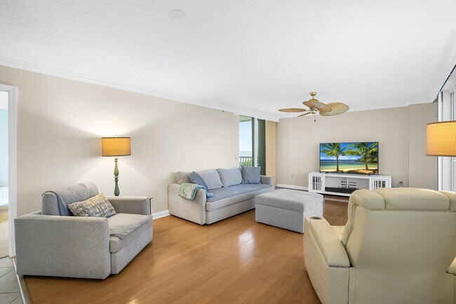Building Photo - 5049 N Hwy A1A