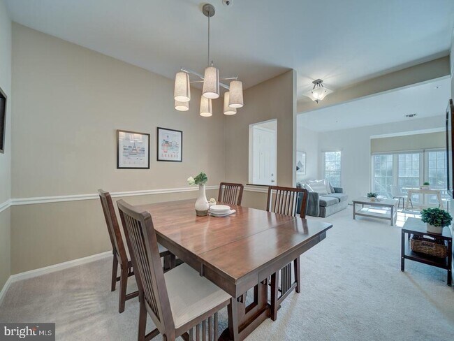 Building Photo - 2708 Summerview Way