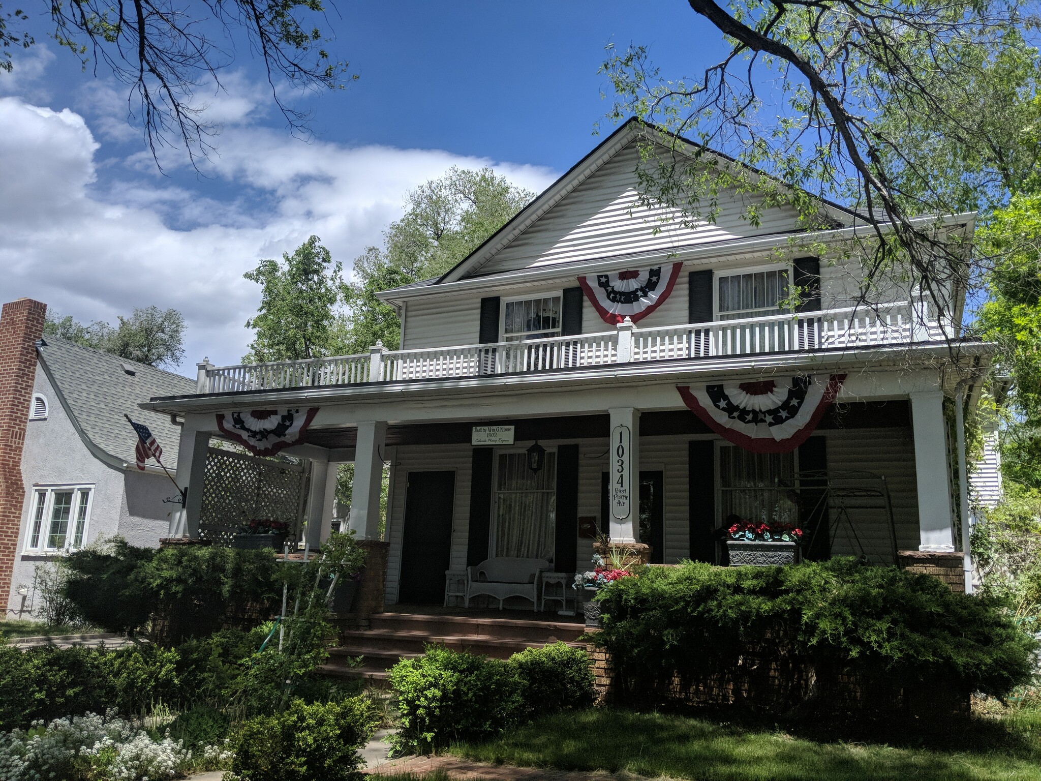 Historic Colonial Home by Downtown - 1034 E Platte Ave