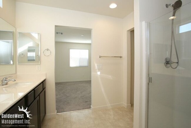 Building Photo - Modern 3Bdm 2.5Ba Two-Story Home in the Heart of Las Vegas
