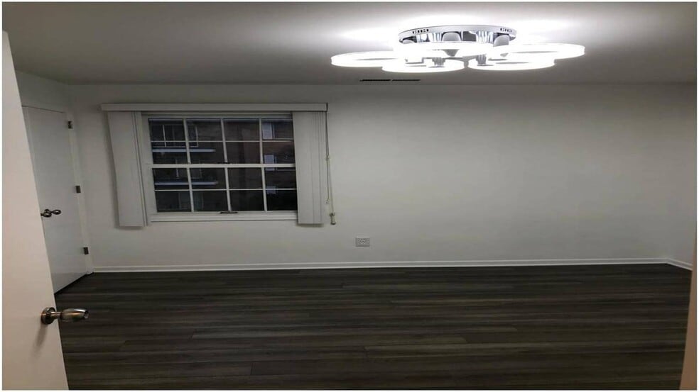 Building Photo - 18 John St