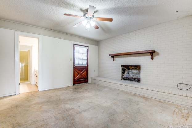 Building Photo - 833 Timber Dr