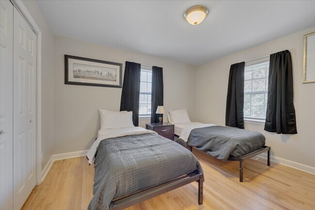 Building Photo - 4219 Neal Rd