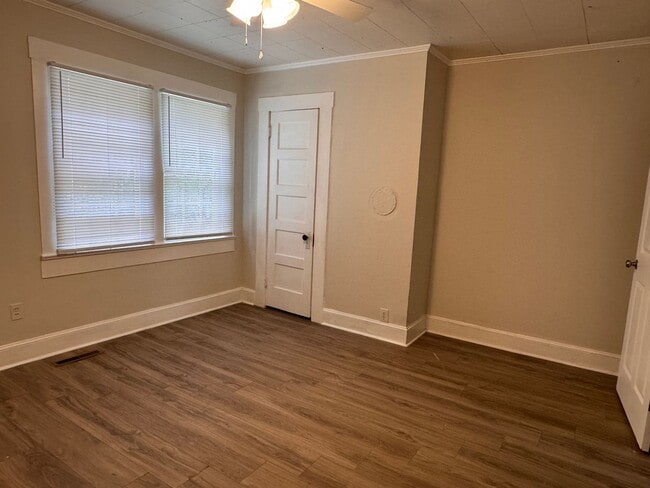 Building Photo - 422 S Wadesboro Blvd