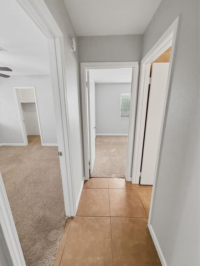 Building Photo - 3 Bedroom Home In Heart of Chandler for Rent