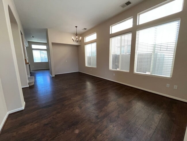 Building Photo - Charming 4BR/3BA/1921SF - Tenant Pays $175...