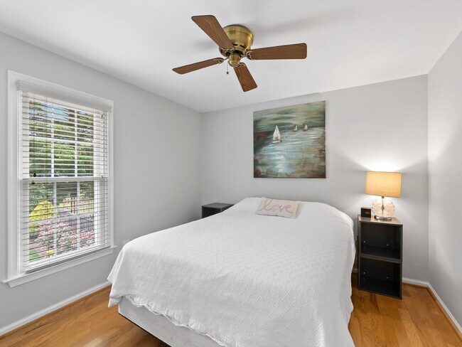Building Photo - Your Dream Home Awaits!