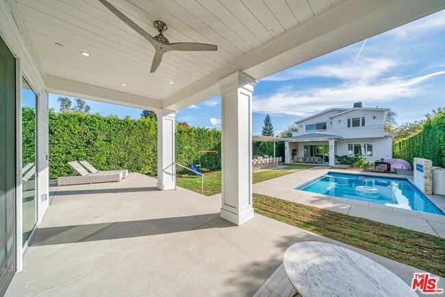 Building Photo - 12345 Huston St