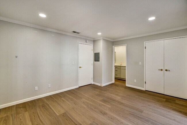 Building Photo - 614 San Conrado Terrace