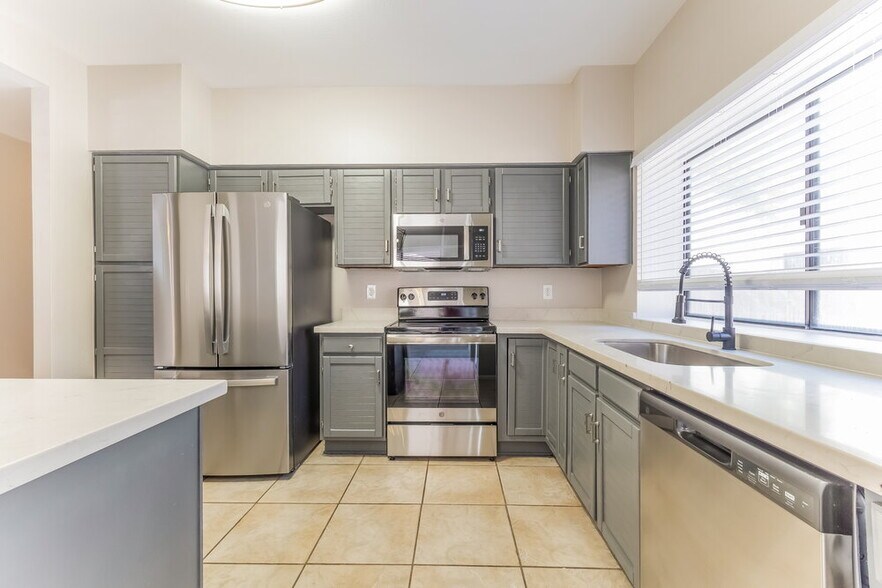 Building Photo - 25 W Gary Ave