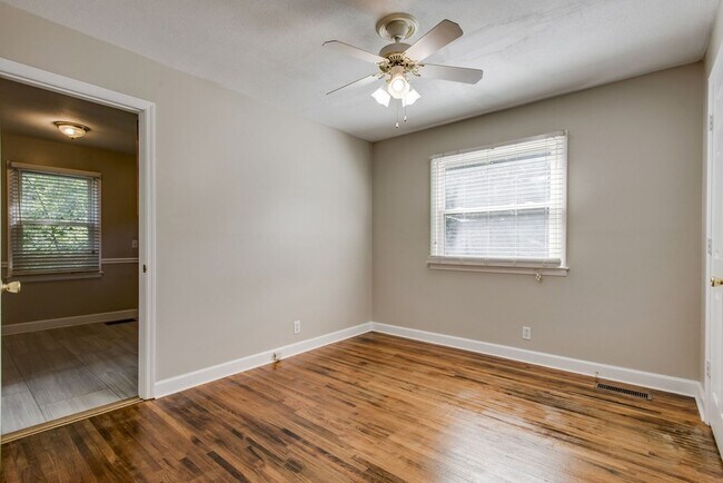 Building Photo - 6215 Laredo Ave