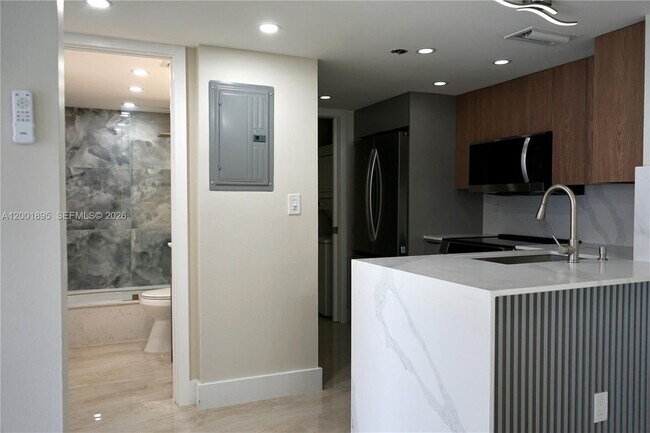 Building Photo - 770 Claughton Island Dr