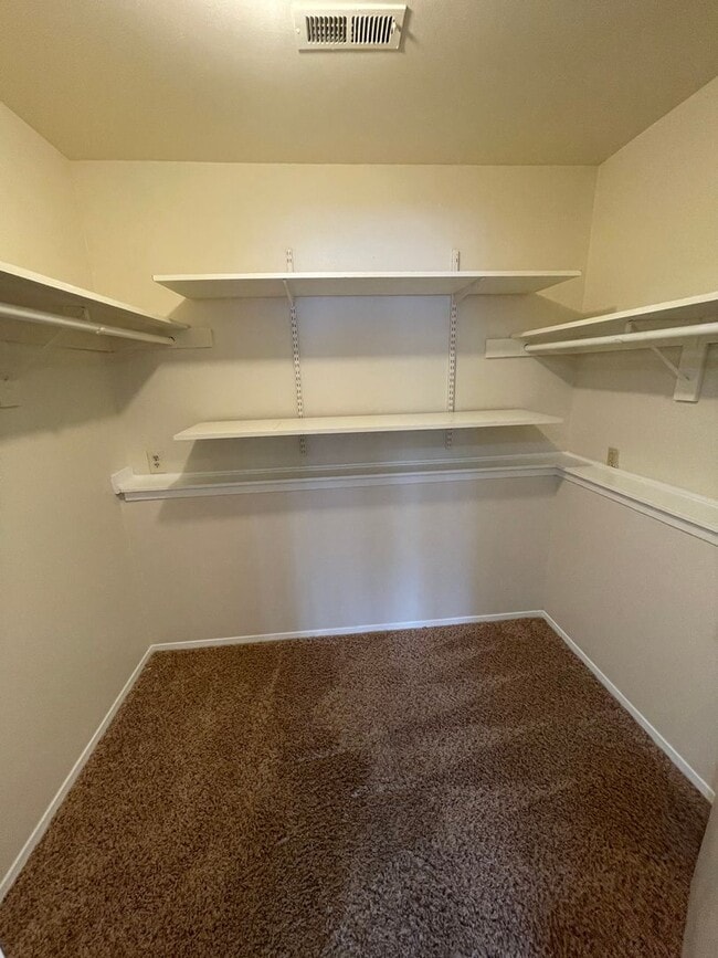 Building Photo - 3 Bedroom Home in South Anchorage!