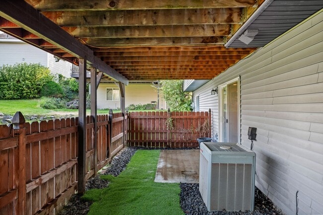 Building Photo - Spacious Latah Valley Home - Gated Community